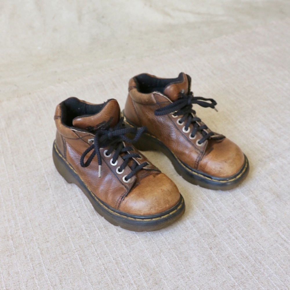 Vintage Dr. Martens 8550 Chunky Leather Ankle Boot - Picture 2 of 9